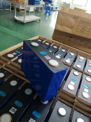 Célula prismática LiFePO4 recarregável de grau A 3.2V 102Ah de fábrica original para energia solar EVorage E Lithium batt