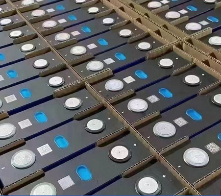 Célula prismática LiFePO4 recarregável de grau A 3.2V 102Ah de fábrica original para energia solar EVorage E Lithium batt